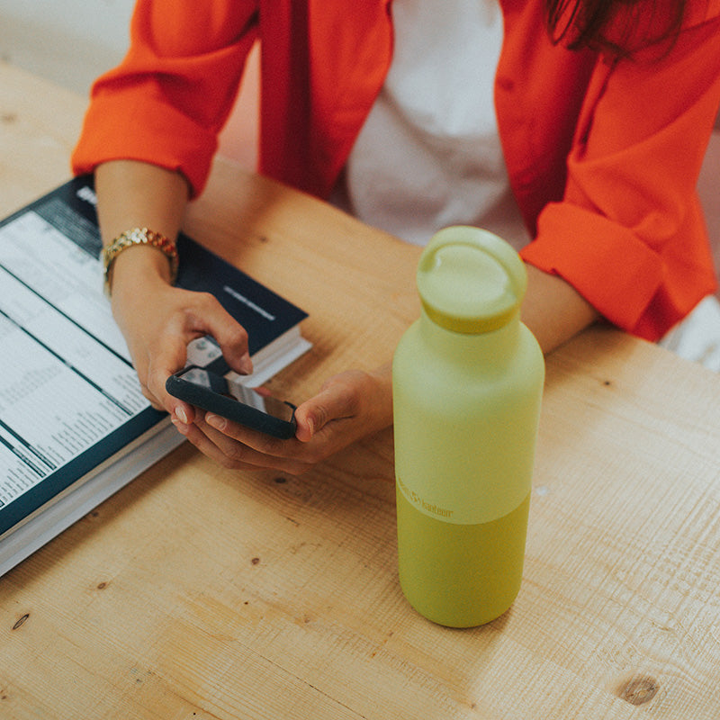 daily-on-the-go-set-s3 20oz_rise_classic_insulated_bottle_acacia_worker_phone_square.jpg