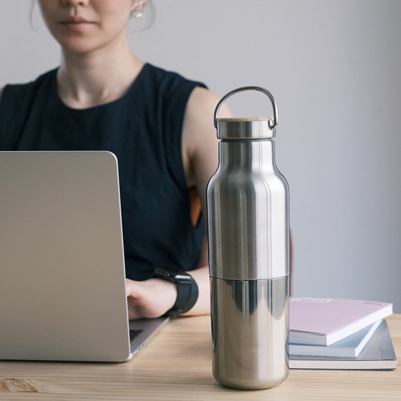 20oz-rise-reflect-with-bamboo-cap-j2 20oz_rise_reflect_desk_laptop_square.jpg