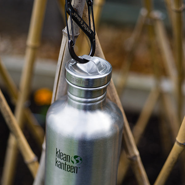 classic-steel-loop-cap-k0 40oz_bottle_steel_loop_cap_lifestyle.jpg