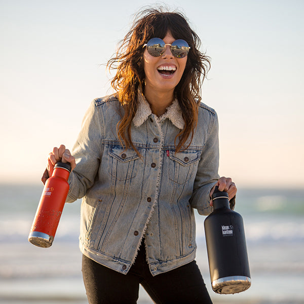 64oz-classic-with-loop-cap-p1 64oz_insulated_classic_black_beach_smile_square.jpg
