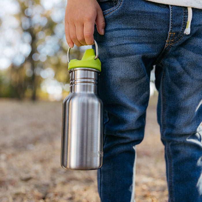 classic-kid-sippy-cap-h0 K12CNSIPPY-BS-kids_sippy_bottle_carry_lifestyle_f9e24b84-a0ae-465d-aad5-3c60c5592b7d.jpg