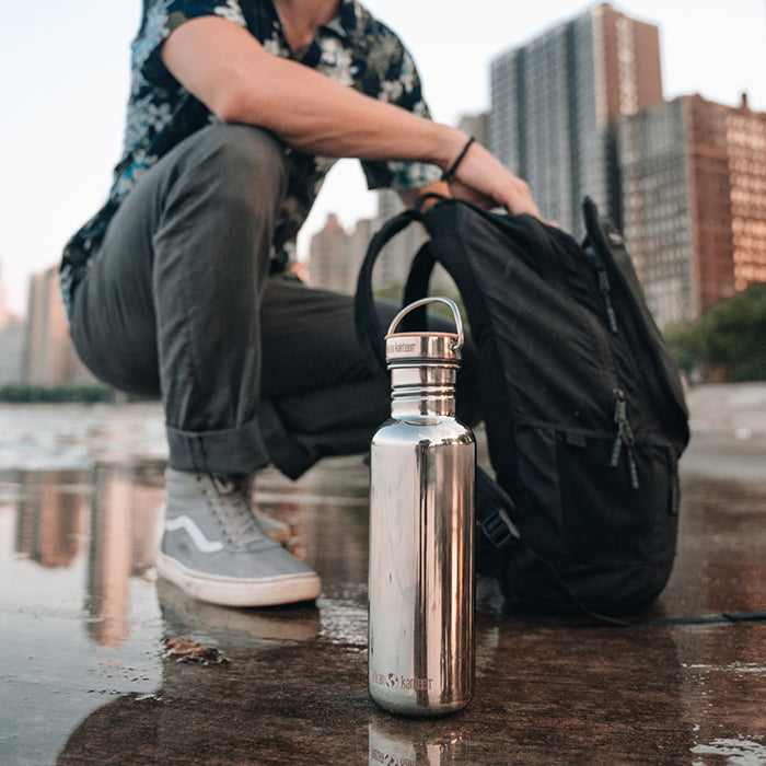 27oz-reflect-with-bamboo-cap-u9 K27SSLRF-MS-BAMBOO_reflect-bottle_city_lifestyle_ff882516-9bd8-49cf-b515-736a0a9c889f.jpg