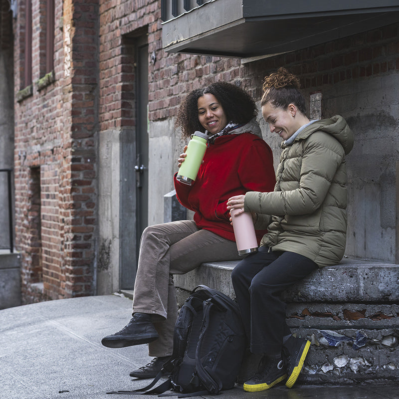 32oz-tkwide-with-twist-cap-j4 tkwide_32oz_insulated_bottle_twist_girls_city_winter_square.jpg